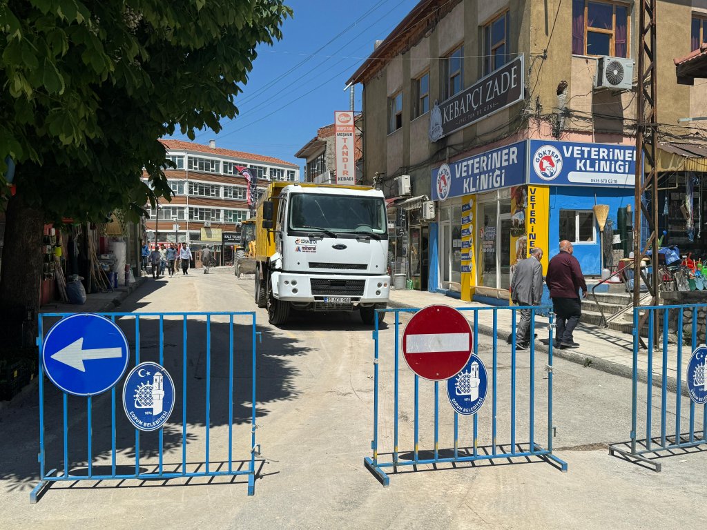 Taşhan Caddesi'nin kaldırımları yenileniyor