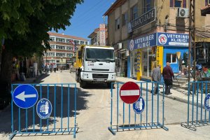 Taşhan Caddesi'nin kaldırımları yenileniyor