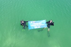 Balık adamlar daha temiz bir çevre için daldı 