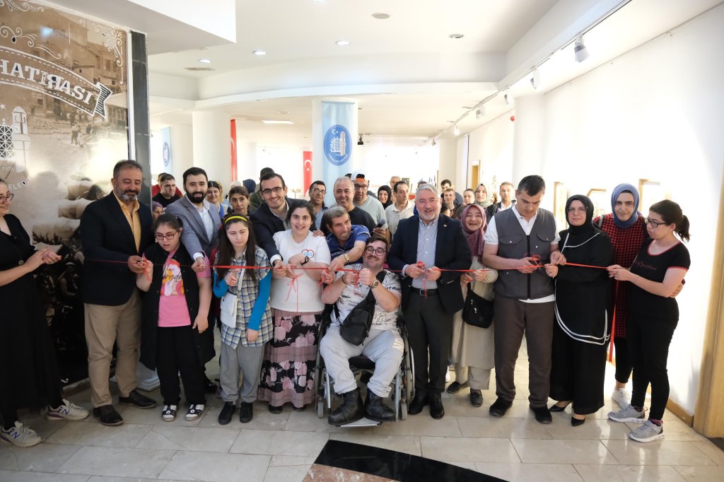 Engelli Eğitim Merkezi Öğrencilerinden “Filografi” Sergisi 