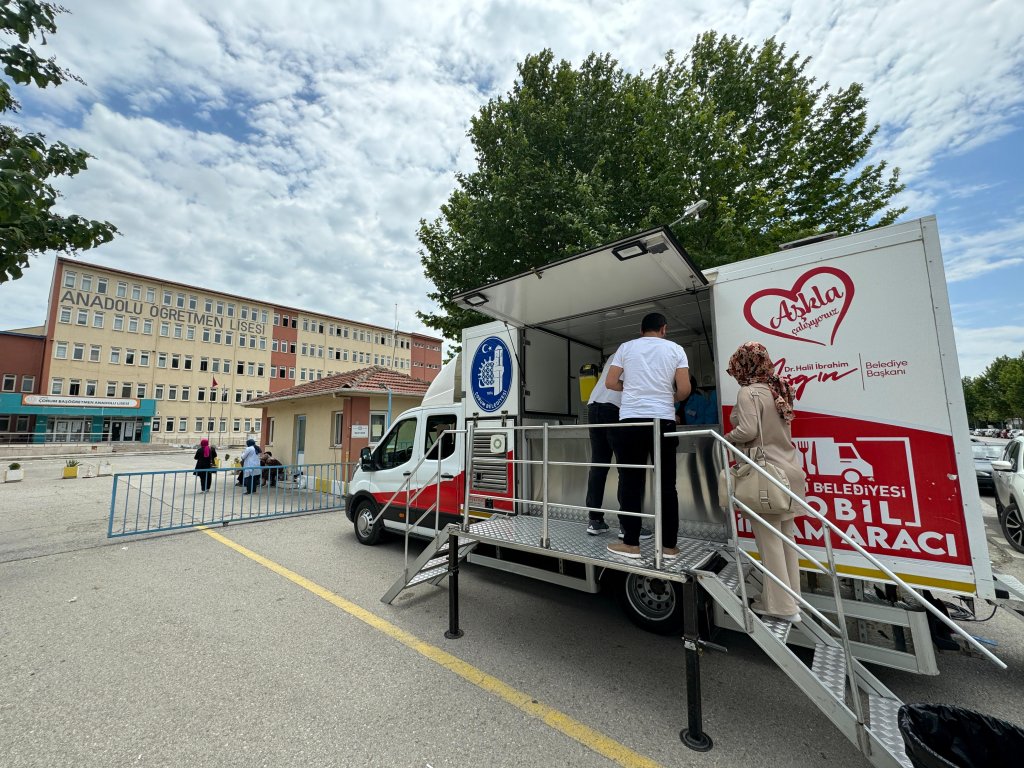 Çorum Belediyesi öğrencileri ve velileri yalnız bırakmadı
