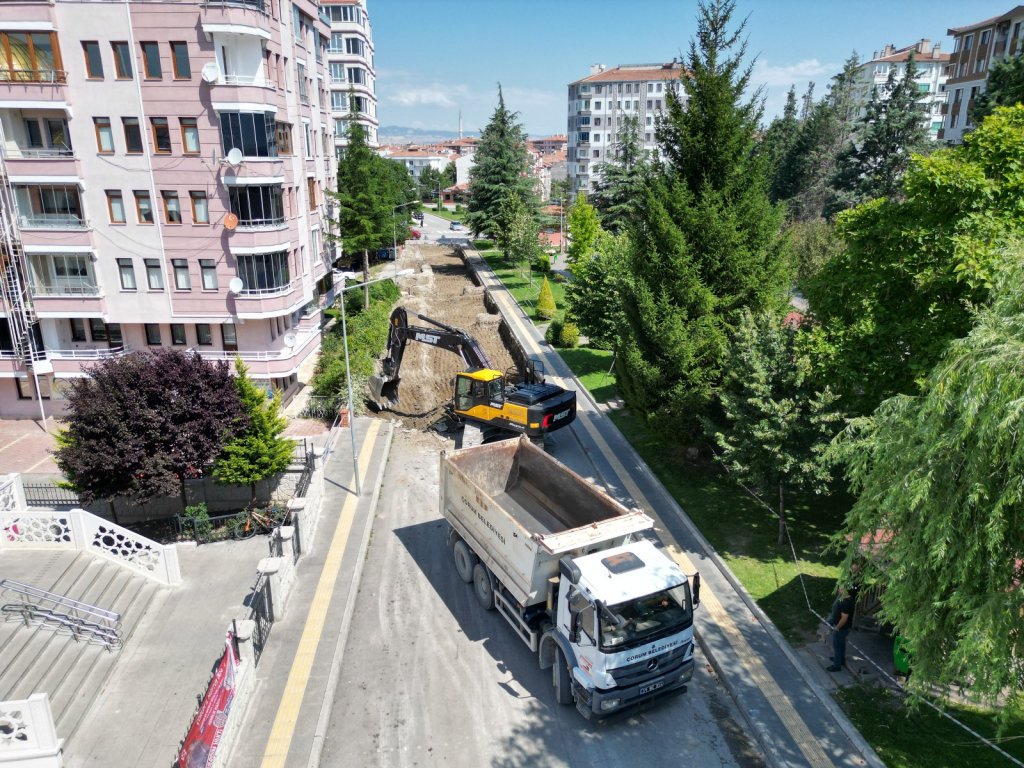 Adnan Özejder ve Hamit Kaplan Caddeleri Yenileniyor