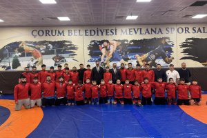 Kayaalp ve Akgül, Çorum Belediyesi Güreşçilerini Ziyaret Etti