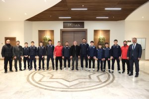 Azerbaycanlı güreşçilerden Başkan Aşgın’a ziyaret