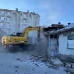 Tehlike arz eden metruk binalar yıkılıyor 