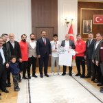 Avrupa Üçüncüsü Güreşçiye Coşkulu Karşılama