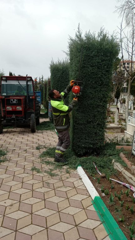 Mezarlıklar Bayrama Hazır