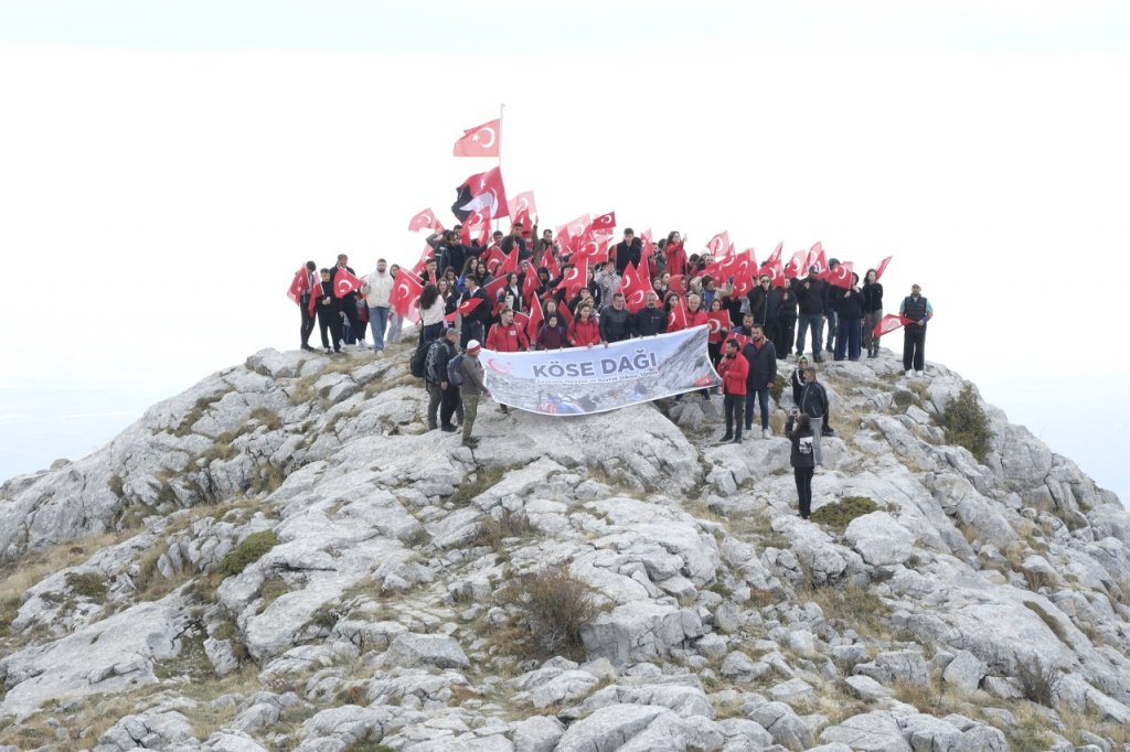 Kösedağ Zirvesine Cumhuriyet Yürüyüşü