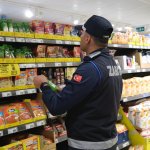 Belediye Zabıta Ekiplerinden Marketlere Sıkı Denetim