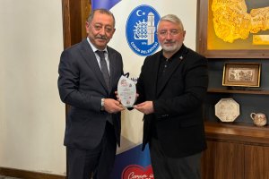 Kitap Fuarına katkı sunan iş insanlarına plaket
