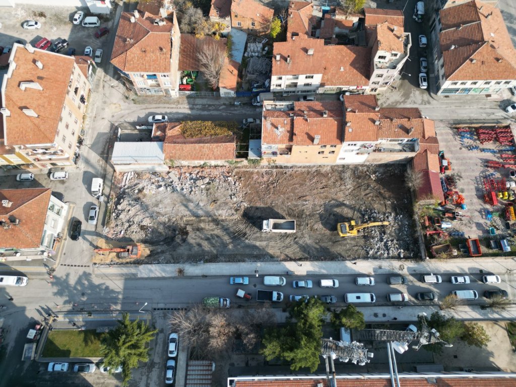 Eski İtfaiye Alanı Ücretsiz Otoparka Dönüştürülüyor