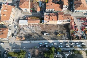 Eski İtfaiye Alanı Ücretsiz Otoparka Dönüştürülüyor