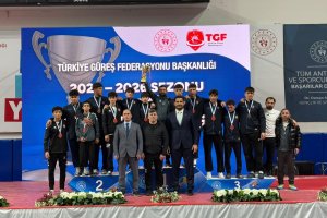 Güreşçiler Ankara’dan üçüncülükle döndü