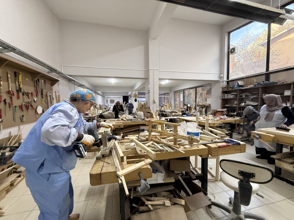 Kadın Eli Ahşabı Sanata Dönüştürüyor