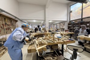 Kadın Eli Ahşabı Sanata Dönüştürüyor