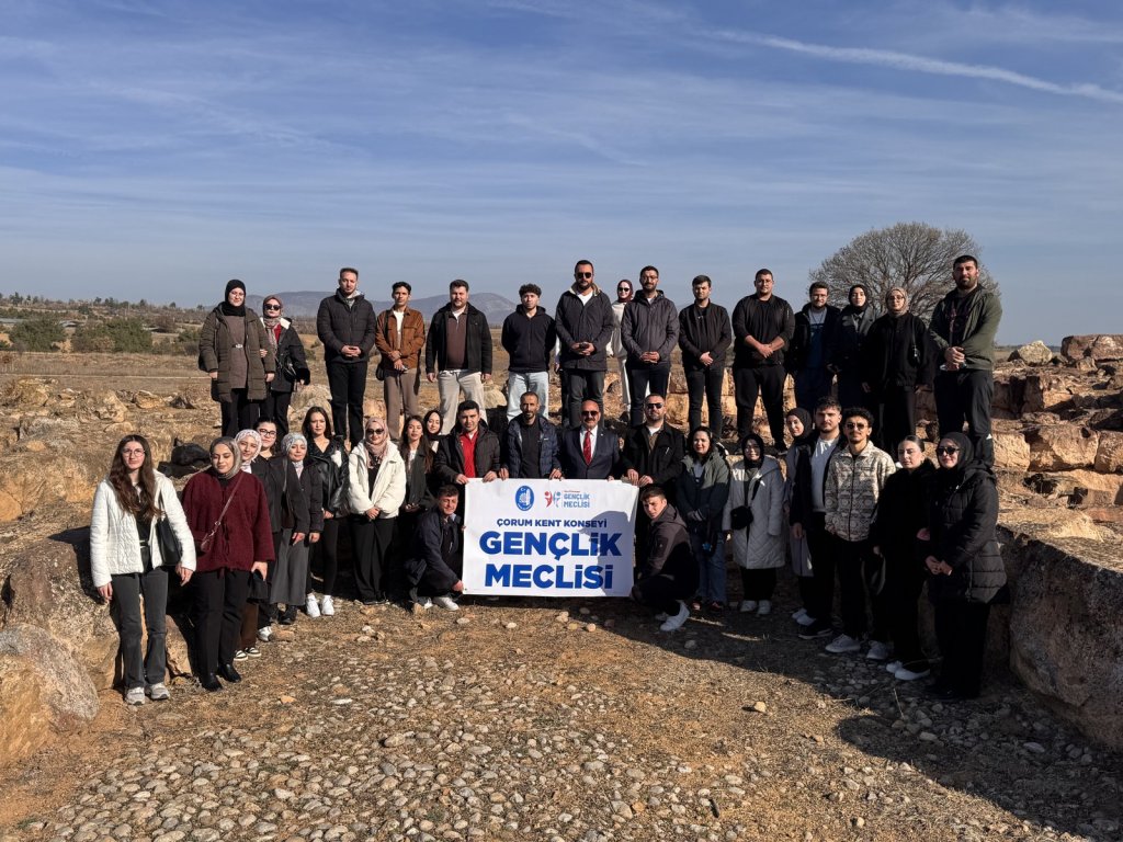 Üniversiteli Gençler Ortaköy’ü Gezdi