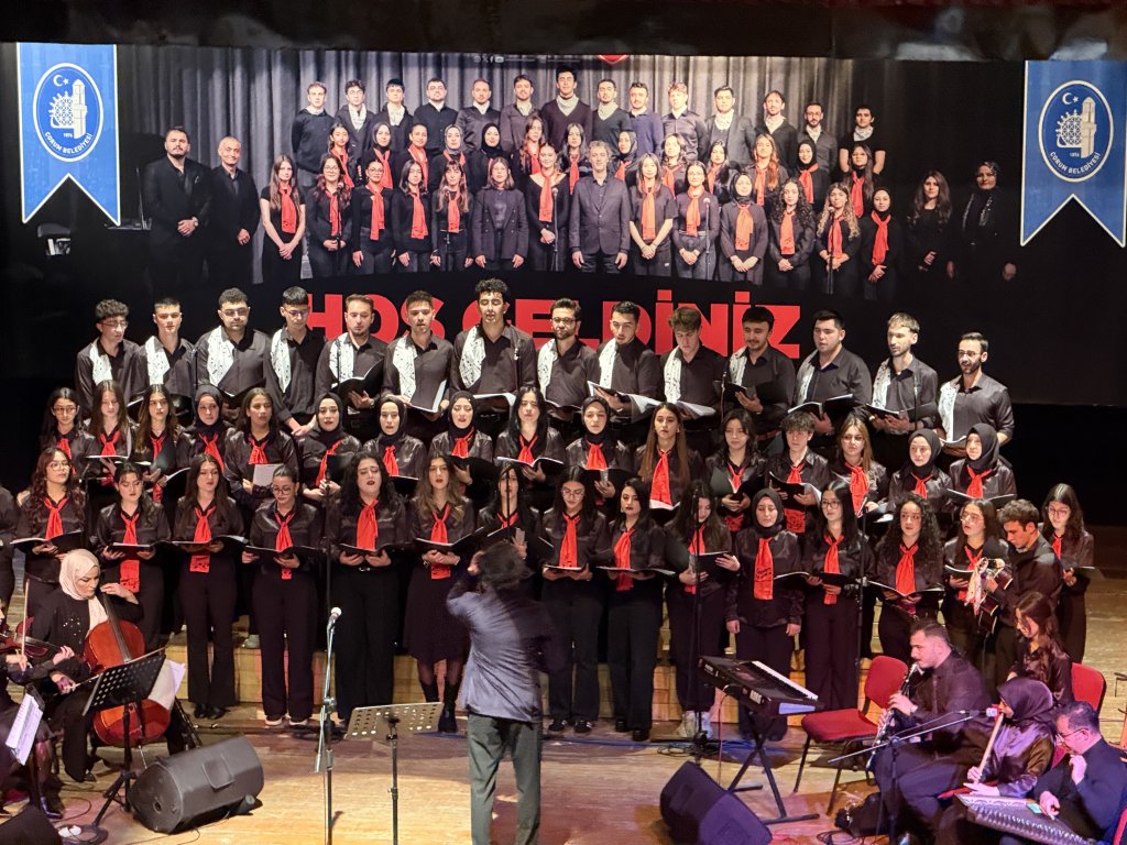 Çorum Belediyesi Gençlik Korosu İlk Kez Sahne Aldı