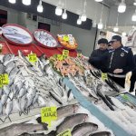 Balık tezgâhlarına zabıtalardan sıkı denetim