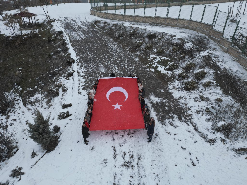 Çocuklar doğaya sevgilerini bıraktı