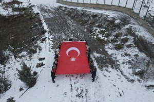 Çocuklar doğaya sevgilerini bıraktı