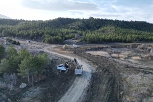 Çomar Barajı Çevresinde Yol Genişletme Çalışmaları Sürüyor