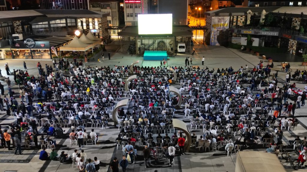 Milli Maç Heyecanı Dev Ekranda 