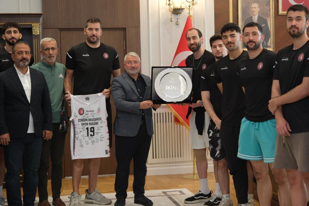 Çorum Belediyesi Basketbol Takımından Başkan Aşgın’a Ziyaret