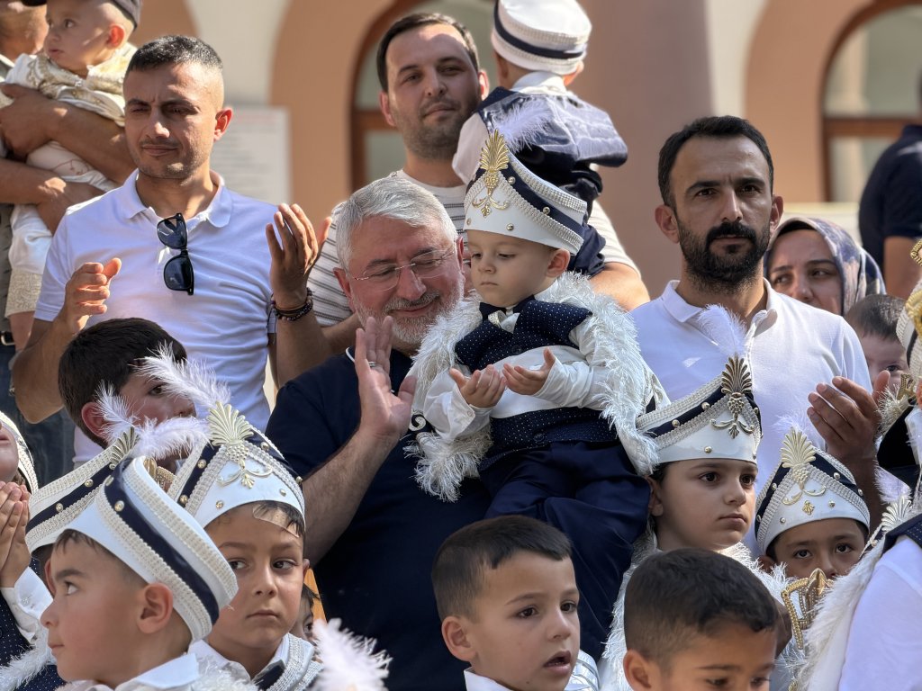 BELEDİYEDEN ÇOCUK ŞENLİĞİ VE GELENEKSEL SÜNNET ŞÖLENİ COŞKUSU