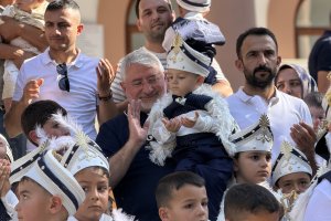 BELEDİYEDEN ÇOCUK ŞENLİĞİ VE GELENEKSEL SÜNNET ŞÖLENİ COŞKUSU